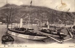 Menton cPA the port (baetaux sailing ships)