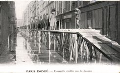 Paris CPA Paris inonde Passerelle etablie rue de Beaune Publicite Kabiline Teinture de menages