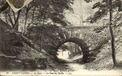 Saint Cloud CPA Le parc le pont du diable