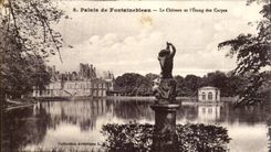 CPA Palate of Fontainebleau the castle and the pond of carps