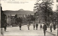 Prachtstrasse und Anblick Clermont-ferrandCPA Desaix auf Puy D eDome