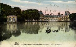 Fontainebleau - Sight on the Pond of Carps - CPA