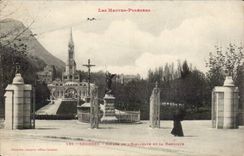 Lourdes - Entrance of the Esplanade of the Basilica - CPA