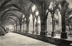 Boundary-line CPA the cloister of the cathedral