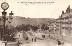 Wertigkeit CPA der Esplanade die Brucke auf den Rhône-Bergen von Ardeche und dem Schloss von Crussol