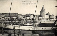 Libourne cPA the tower of the large port and the quay of Isle