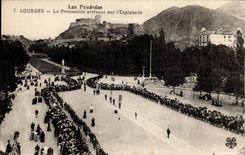 Lourdes CPA the procession arriving on the esplanade