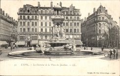 Lyon CPA the fountain of the place of the Jacobins