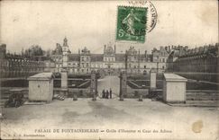 CPA Palais of Fontainebleau CPA Roasts honor and court of the Good-byes