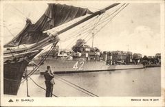 Saint Malo CPA Bateaux dans le port