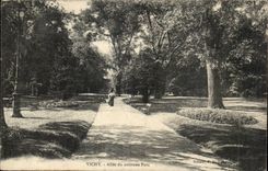 Vichy - Allee du nouveau Parc - CPA 
