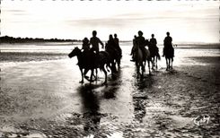 Ouistreham Riva Bleated CPA Chevauchee on the beach (horse)