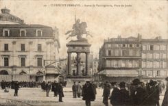 Clermont Ferrand CPA Statue of Vercingetorix Places of Jaude
