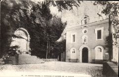 Sainte Baume CPA Terrasse et entree de la grotte