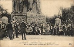 Paris CPA Defiles of the victory has Paris Dvant July 14th 1919 the Cenotaph Lorraine the Alsacienne delegation