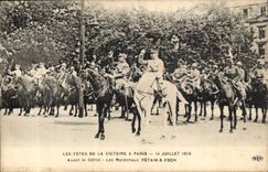 Paris CPA Defiles of the victory has Paris July 14th 1919 Before the procession the Marshals Petain and Foch