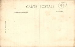 Paris CPA Defiles de la victoire a Paris 14 juillet 1919 A l'hotel de ville Le Marechal Foch decore un Poilu