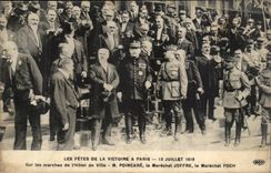 Paris CPA Fetes of the victory has Paris July 14th 1919 On the markets of the town hall Poincare Joffre Foch