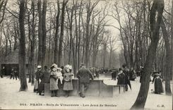 Paris CPA Le bois de Vincennes pittoresque Les jeux de boules TOP