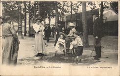 Paris Lived CPA with the fountain (children) TOP