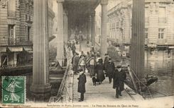 Paris CPA Inondation de janvier 1910 Pont de Bateaux du quai de Passy
