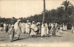 Szenen und Standards Algerien-CPA feiert Araber