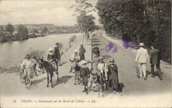 Vichy CPA Promenade sur les bords de l'Allier (ane donkey)
