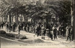 Vichy CPA Concert du kiosque de la source de l'hopital