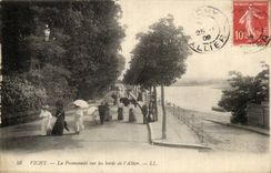 Vichy CPA La promenade sur les bords de l'Allier
