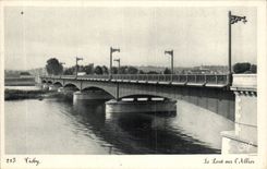 Vichy CPA Le pont sur l'Allier