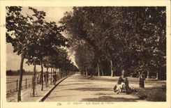 Vichy CPA Les quais de l'Allier
