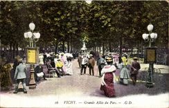 Vichy CPA Grande allee du parc