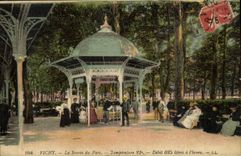 Vichy CPA la source du parc 