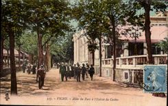 Vichy CPA Allee du parc a l'entree du casino