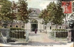 Vichy CPA Entree des bains 2eme classe