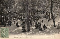 Vichy CPA Le parc pendant le concert