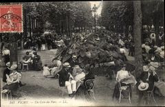 Vichy CPA Un coin du parc