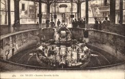 CPA Vichy Source grande grille