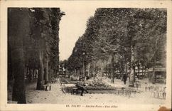 CPA Vichy Ancien parc Une allee