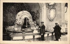 CPA Vichy Source des CElestins Interieur