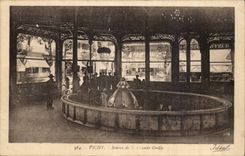 Vichy CPA Source de la grande grille