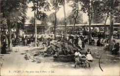 Vichy - Vue prise dans le Parc - CPA 