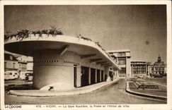 Vichy - Le gare Routiere - la poste et l'Hotel de Ville - CPA 