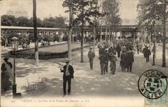 Vichy - Le Parc et le Palais des Sources - CPA 