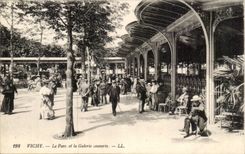 Vichy - Le Parc et la Galerie couverte - CPA 