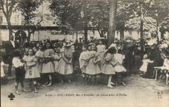 Vichy - Bal d'Enfants en place pour la Polka - danse - CPA 