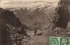 Surroundings of luchon CPA Group cursed Mounts seen through the notch of the port of Venasque