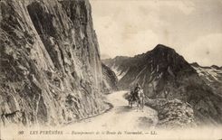 The Pyrenees CPA Escarpments of the road