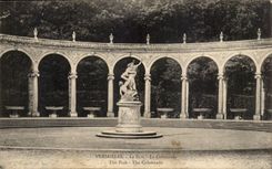 Versailles CPA the park the colonnade