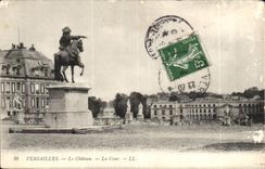 Versailles CPA the castle court